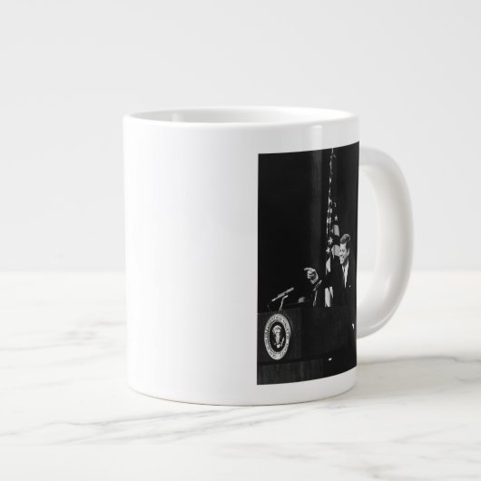 ジョン・ケネディ第35代米国大統領の会議 ジャンボコーヒーマグカップ (正面右)
