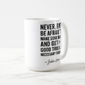 ジョン・ルイスは、決して良いトラブルに巻き込まれるのを恐れない コーヒーマグカップ (正面右)