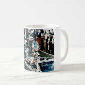 ジョン・F・ケネディとジャッキーのモーターケードダラス コーヒーマグカップ (正面右)