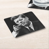 ジョン・F・ケネディの写真3 スクエアペーパーコースター (アングル)
