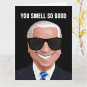 ジョーおもしろいバイデン氏は臭いとても良い誕生日カード カード (黄色い花)