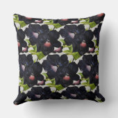 ジョージアオキーフ1925黒と紫のペチュニア クッション (裏面)