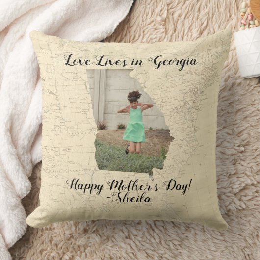 ジョージア州に住む古い地図と州の形をした写真 クッション (ブランケット)