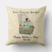 ジョージア州に住む古い地図と州の形をした写真 クッション (正面)