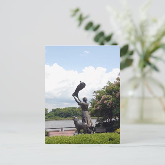 ジョージア州サバンナのウェービングガール ポストカード (スタンド正面)