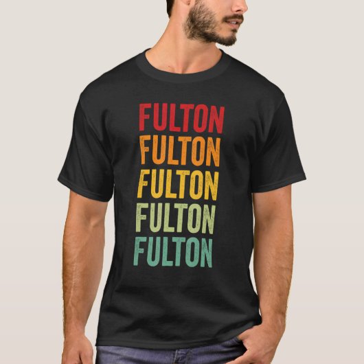 ジョージア州フルトン郡 レインボーテキストデザイン Tシャツ (正面)