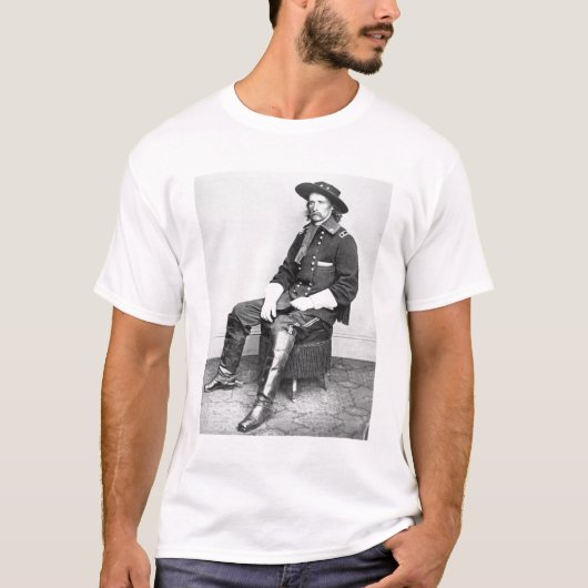 ジョージA. Custer (b/wの写真)大将 Tシャツ (正面)