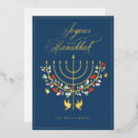 ジョースハヌカーフェスティバル（ユダヤ教）メノラーキャンドルフォト 箔シーズンカード<br><div class="desc">Joyous Hanukkah，あなたのHanukkahの願いを送信するあなたの家族と友人と私たちの美しいカスタマイズ可能な写真カード。私たちのデザインは、美しいフェスティバルの花模様ととフェイクバラ金ゴールドに私たちの美しい手で描かれた（ユダヤ教）メノラーキャンドルを備え飾ている。この美しいハヌカーデザインにはハトインスパイアブも組み込まれている。美しく書道の書フォントには「喜びハエレガントヌカー」。年カスタマイズ、家族の署名、あなたの家族の写真がカードの背面に追加された。全てのイラストレーションは鳥類科学のオリジナルのアートワークによって手書き描かれている。</div>