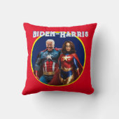 ジョーバイデン氏とカマラハリスをスーパーヘロスとして クッション (裏面)