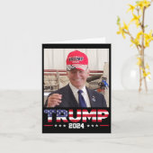 ジョーバイデン氏トランプ帽をかぶった カード (黄色い花)