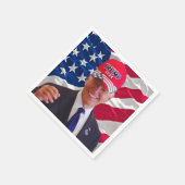 ジョーバイデン氏トランプ帽をかぶった スタンダードカクテルナプキン (角)