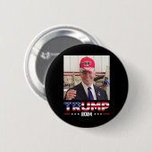 ジョーバイデン氏トランプ帽をかぶった 缶バッジ (正面&裏面)