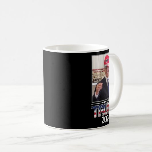 ジョーバイデン氏2024年トランプハット選挙を行おもしろいう コーヒーマグカップ (正面右)