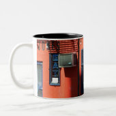 ジョーンズの素晴らしいカフェ、東の村、NYC ツートーンマグカップ (左)