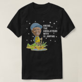 ジョー・おもしろいバイデン氏氏が習近法でヒマラヤ人をハイキング Tシャツ (デザイン正面)