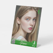 ジラナ 台座サイン (正面)