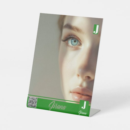 ジラナ 台座サイン (正面)