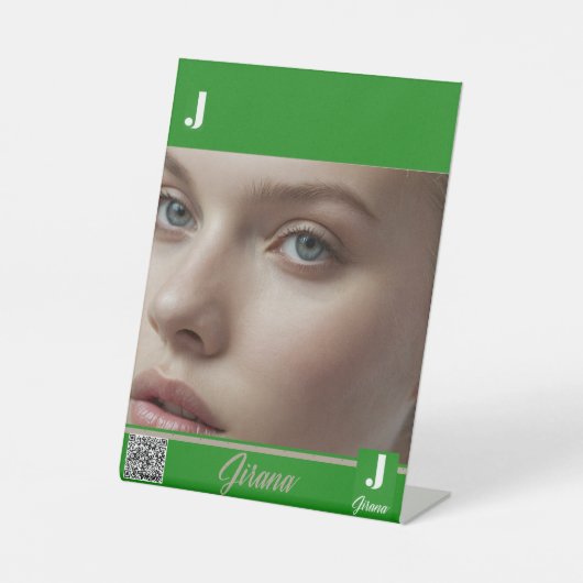 ジラナ 台座サイン (正面)
