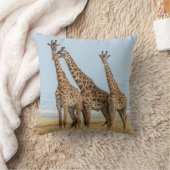 ジラフェス3体のポーズ クッション (ブランケット)