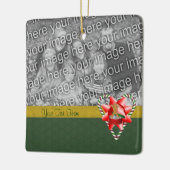 ジンガーブレッドクッキーマンキャンディーケーンホリデーフォト セラミックオーナメント (左)