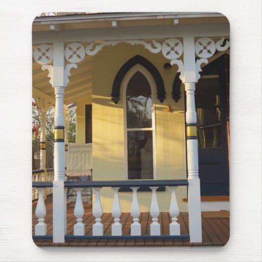 ジンガーブレッドポーチグロー – Martha's Vineyard マウスパッド (正面)