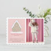 ジンガーブレッ飾ドハウスのピンク誕生日写真 招待状 (スタンド正面)