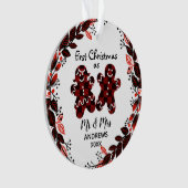 ジンジャーブレッドカップル初めてのクリスマスバッファロープレイド オーナメント (正面)