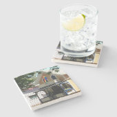 ジンジャーブレッドコテージとプライド- Martha's Vineヤード ストーンコースター (横)