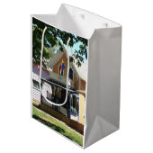 ジンジャーブレッドコテージとプライド- Martha's Vineヤード ミディアムペーパーバッグ (正面アングル)