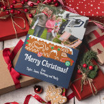 ジンジャーブレッドRV クラスC キャンパー 写真 シーズンカード<br><div class="desc">この楽しいクリスマスカードで、キャンプ旅行の思い出の写真を披露しましょう。表紙に写真を追加するスペースがあり、裏側にも2つのスペースがあり、家族や旅行中に見た美しい景色の写真を共有するのに最適です。表紙のメッセージはお好きなテキストにカスタマイズでき、名前を追加するスペースもあります。ジンジャーブレッドRVのイラストが入ったこのカードは、キャンパーオーナーにぴったりです。</div>