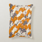 ジンジャーホワイト黒猫の対角パターン アクセントクッション (裏面(縦))