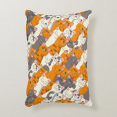 ジンジャーホワイト黒猫の対角パターン アクセントクッション (正面(垂直))