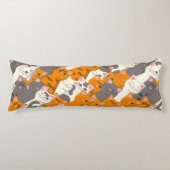 ジンジャーホワイト黒猫の対角パターン ボディピロー (正面)