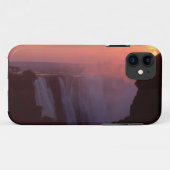 ジンバブエ、ヴィクトリアの滝国立公園。もや Case-Mate iPhoneケース (裏面(横))