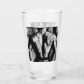 ジーンズのビールに戻るセクシーなシャツのない男性のボディビルダー タンブラーグラス (裏面)