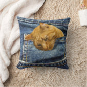 ジーンズのポケットに可愛い猫のイリュージョンおもしろい。 クッション (ブランケット)