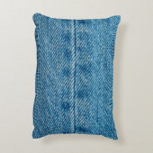 ジーンズは背景をクローズアップ。デニムステッチ。青F アクセントクッション (裏面(縦))