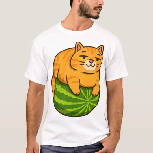 スイカに乗った太った猫の面白いTシャツ Tシャツ (正面)