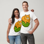スイカに乗った太った猫の面白いTシャツ Tシャツ (ユニセックス)