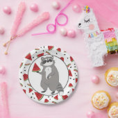 スイカのピースを持ったかわいいアライグマ ペーパープレート (パーティー)