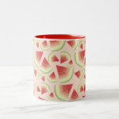 スイカのフルーツスライス模様及び名前をカスタムする ツートーンマグカップ (中央)