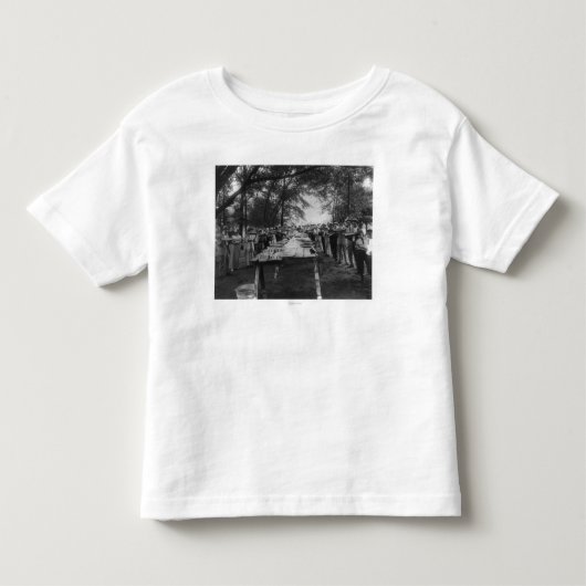スイカの大きい部分を食べているグループ トドラーTシャツ (正面)