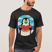 スイカを食べる幸せなペンギン - 夏の気分 Tシャツ (正面)