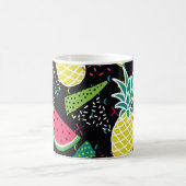 スイカパイナップル：幾何学的シームレスパターン コーヒーマグカップ (中央)