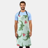 スイカ切りの継ぎ目のないワニ模様。 エプロン (着用した状態)