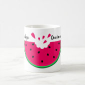 スイカ切れ。メロンの中に一つ！お名前 コーヒーマグカップ (中央)