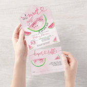 スイカ赤ちゃんシャワーピンクおむつラッフル オールインワン招待状 (貼ってはがせる)