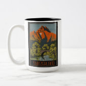 スイスのアルプスのヴィンテージ旅行ポスター ツートーンマグカップ (左)