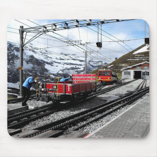 スイスのクレイン・シェデグ鉄道駅 マウスパッド (正面)