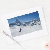 スイスのツェルマットでマターホルン山とスキー 長方形シール (封筒)